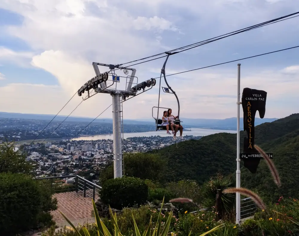 Vista panoramica desde la Aerosilla hacia la ciudad y el valle