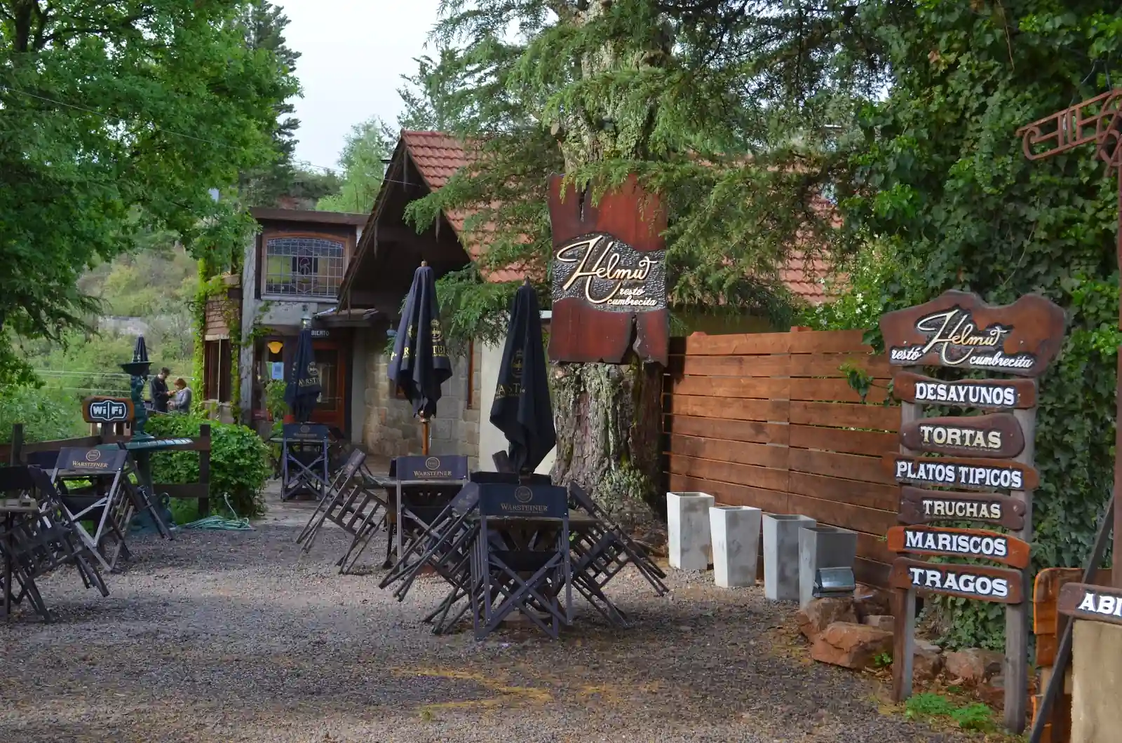 Postal de La Cumbrecita con sendero natural y arquitectura de montana