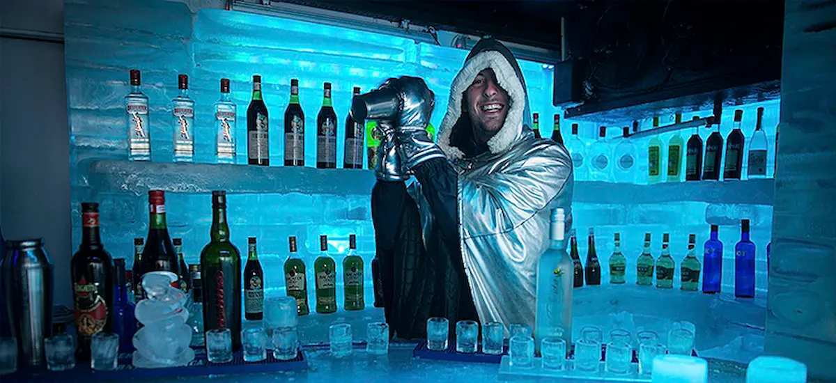 Bar de Hielo + Mundo Irreal en Centro de Villa Carlos Paz